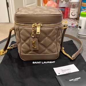 🔥🔥🔥100%Authentic YSL Vanity Case Quilted
Leather Crossbody Bag